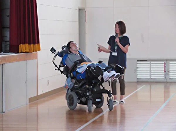 三重県四日市市内の小学校にて福祉学習の特別講師