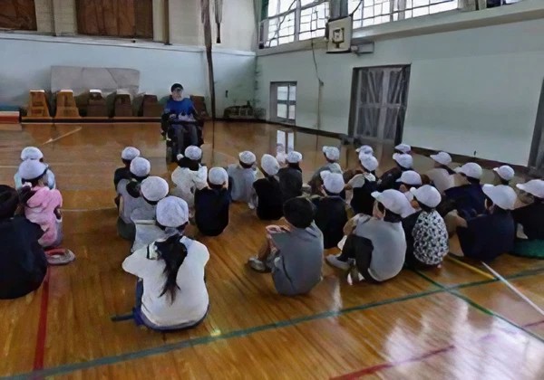 浜松市内の小学校でボッチャ体験会の講師として参加【１】